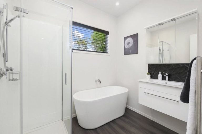 Photo of property in 37 Royal Park Drive, Parklands, Christchurch, 8083
