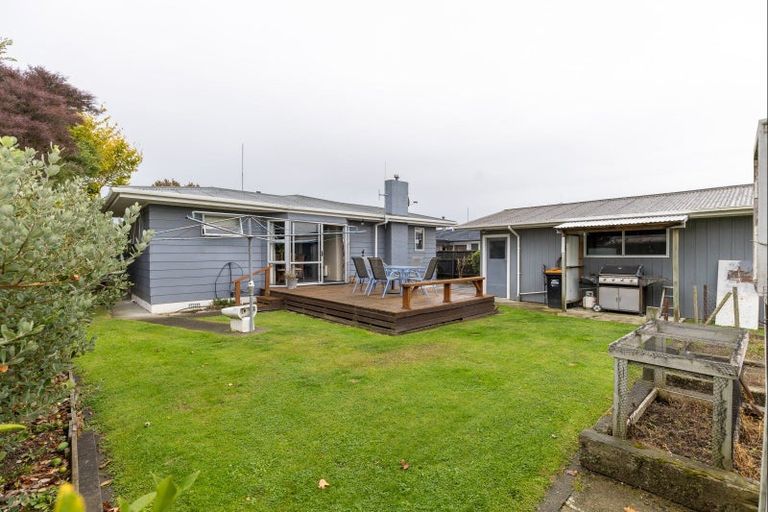 Photo of property in 19 Dunk Place, Milson, Palmerston North, 4414