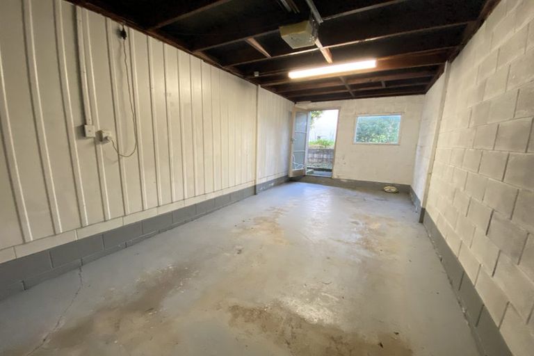 Photo of property in 1/6 Kathleen Street, Totara Vale, Auckland, 0627