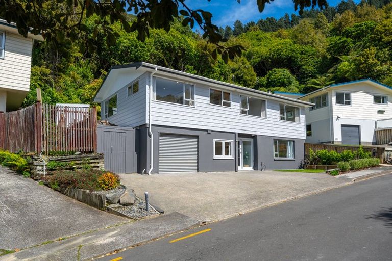 Photo of property in 20 Westhaven Drive, Tawa, Wellington, 5028