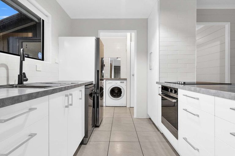 Photo of property in 5 Glenbrook Road, Karaka, Papakura, 2580