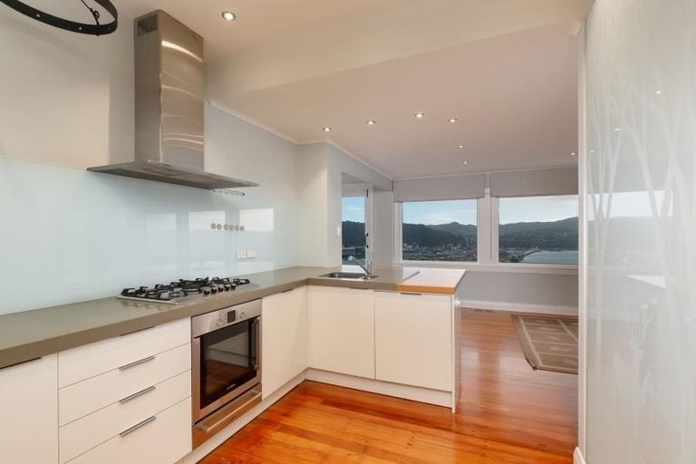 Photo of property in 35 Palliser Road, Roseneath, Wellington, 6011