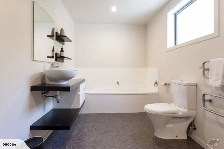 Photo of property in 18a Sainsbury Road, Fernhill, Queenstown, 9300