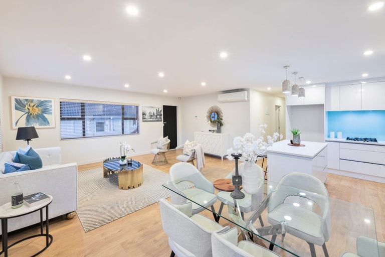 Photo of property in 18a Lydford Place, Glendene, Auckland, 0602