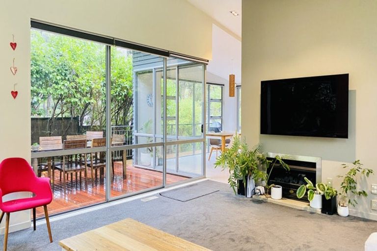 Photo of property in 20c Konini Road, Titirangi, Auckland, 0604