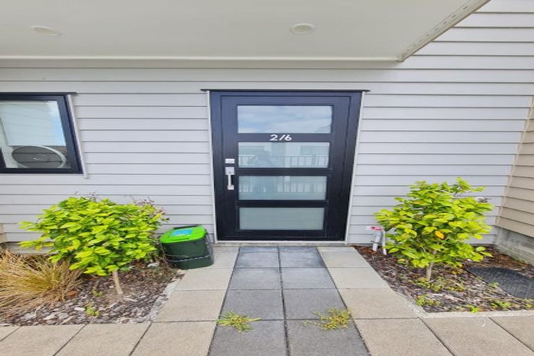 Photo of property in 2/6 South Pacific Place, Henderson, Auckland, 0612