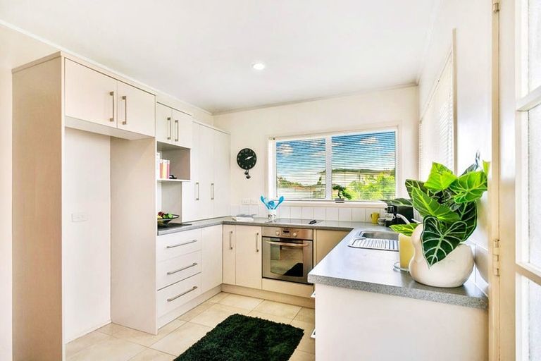 Photo of property in 2/64 Bruce Road, Glenfield, Auckland, 0629