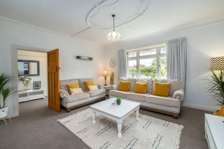 Photo of property in 45 Cambridge Terrace, Masterton, 5810