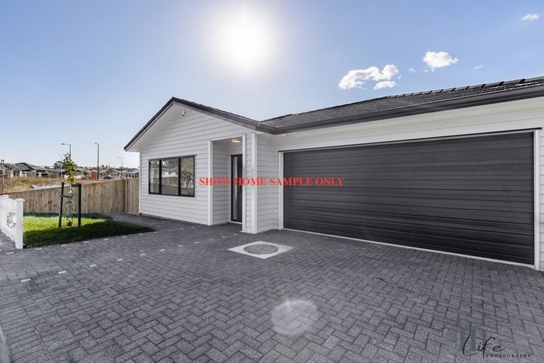 Photo of property in 3 Moemoea Avenue, Kumeu, 0810