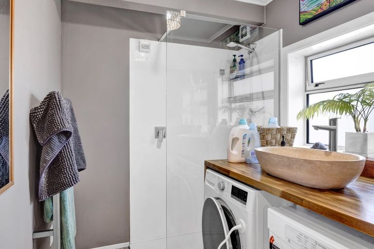 Photo of property in 5 Scott Street, Moturoa, New Plymouth, 4310