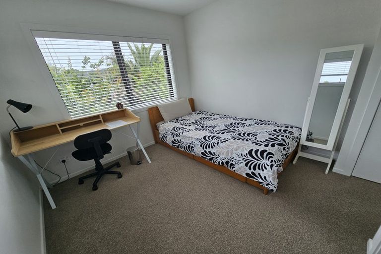 Photo of property in 3/4 Harry Ward Place, Henderson, Auckland, 0610