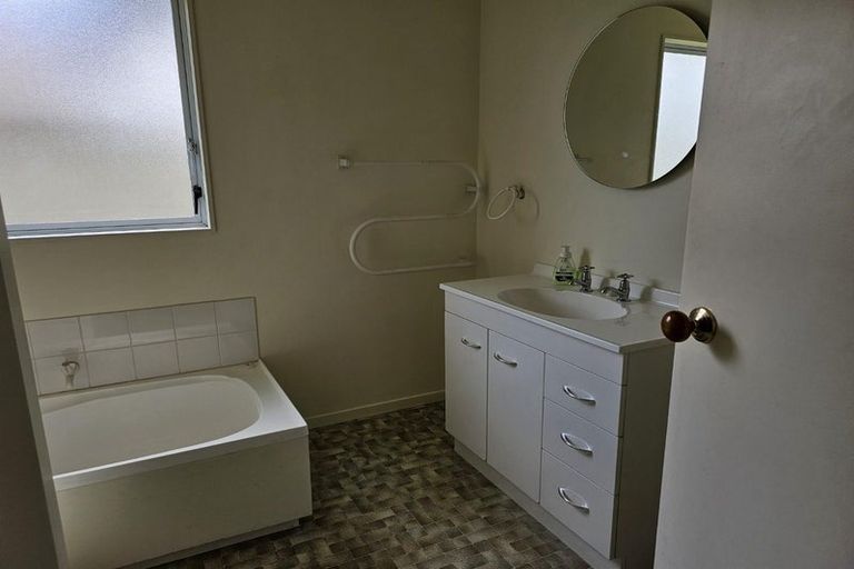 Photo of property in 2/61 Main Road, Titahi Bay, Porirua, 5022