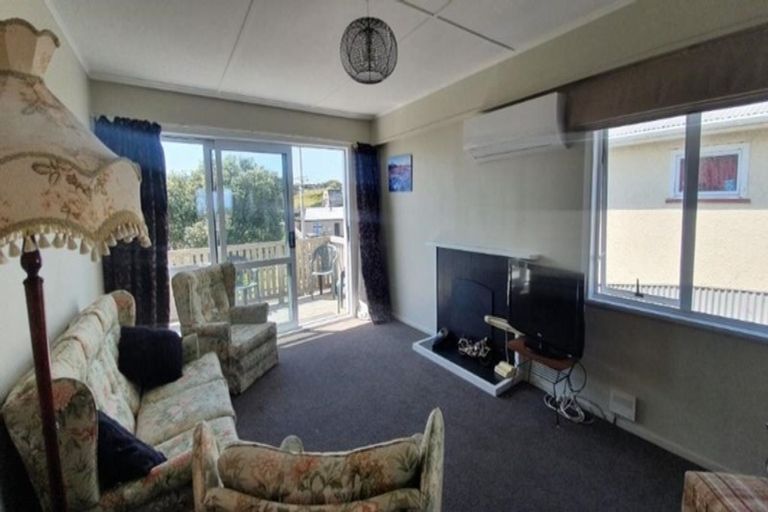 Photo of property in 4 Waitote Street, Castlecliff, Whanganui, 4501