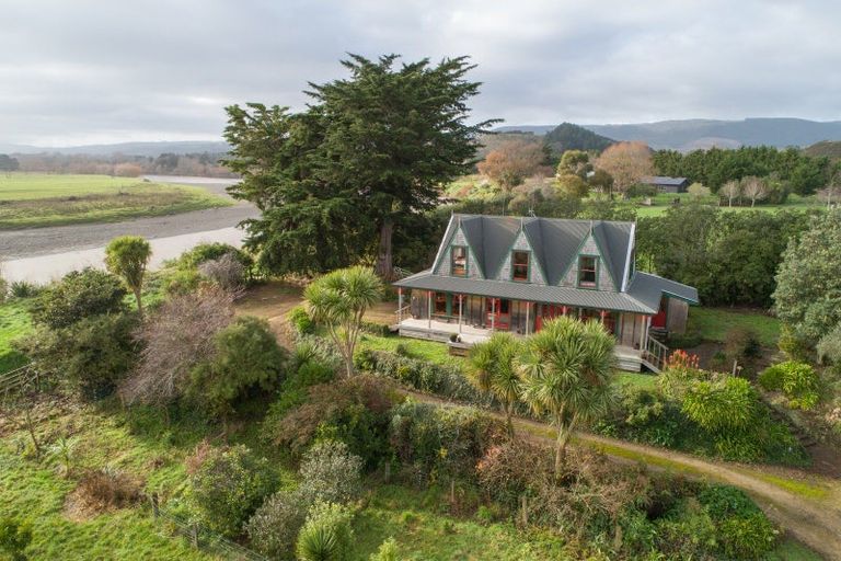 Photo of property in 32 Staces Road, Aokautere, Palmerston North, 4471