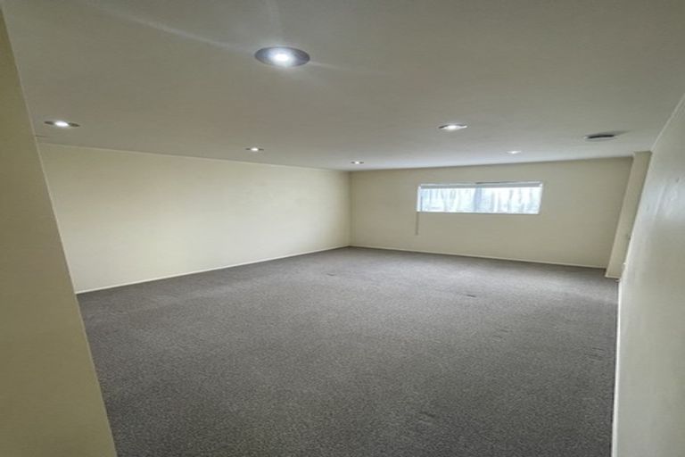 Photo of property in 2/13 Naviti Place, Browns Bay, Auckland, 0630