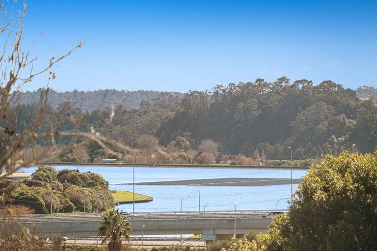 Photo of property in 11a Merida Place, Unsworth Heights, Auckland, 0632