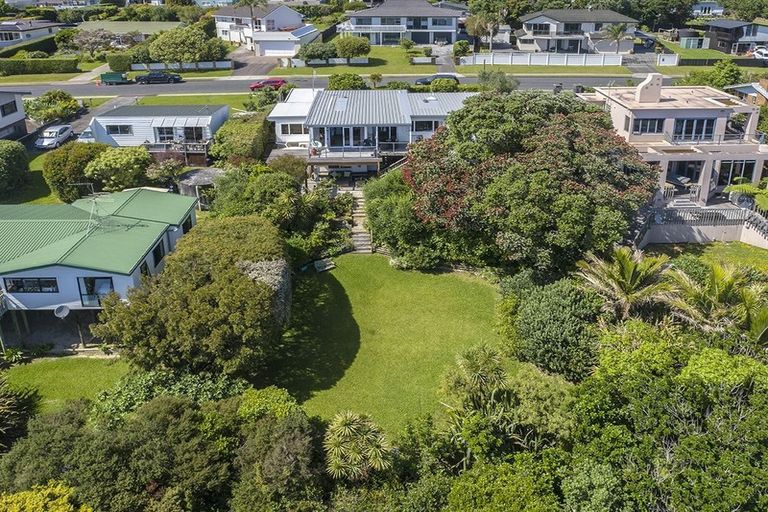 Photo of property in 104 Pacific Parade, Army Bay, Whangaparaoa, 0930