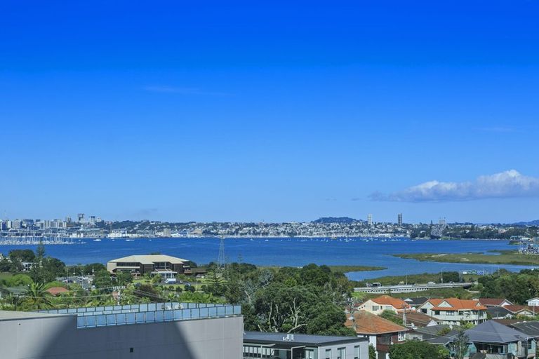 Photo of property in Sentinel Apartments, 706/3 Northcroft Street, Takapuna, Auckland, 0622