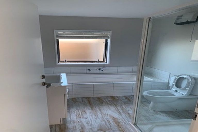 Photo of property in 17 Broadway Parade, Rolleston, 7615