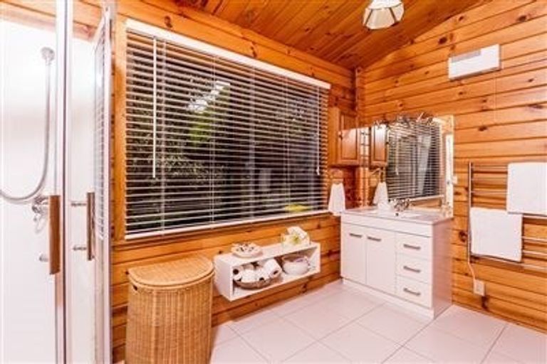 Photo of property in 7 Traffic Road, Greenhithe, Auckland, 0632