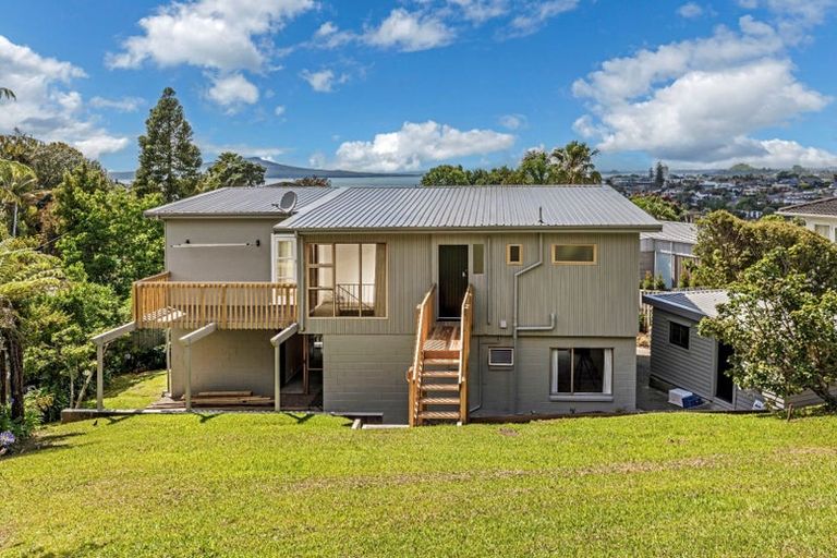 Photo of property in 35 Parr Terrace, Castor Bay, Auckland, 0620