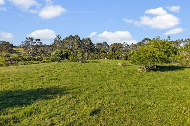 Photo of property in 5 Dysart Lane, Kumeu, 0891