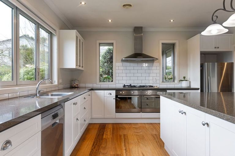Photo of property in 37 La Lena Grove, Fitzherbert, Palmerston North, 4410