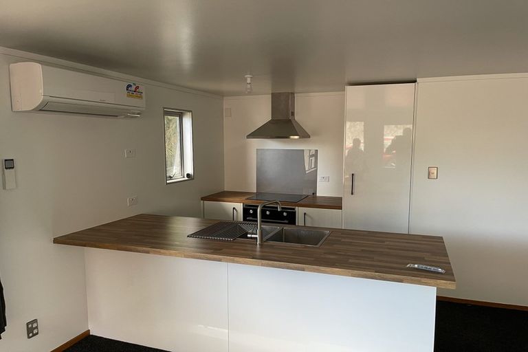 Photo of property in 323 Glenfield Road, Glenfield, Auckland, 0629