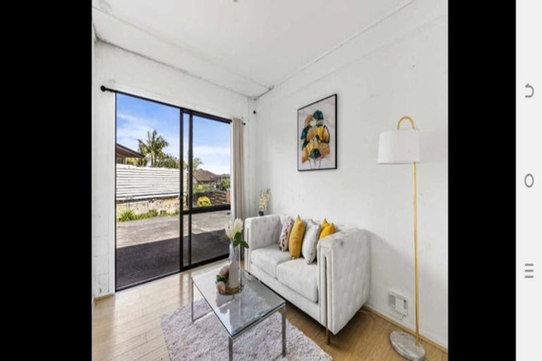 Photo of property in 1/14a Kurnell Drive, Botany Downs, Auckland, 2010