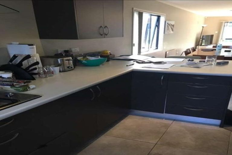 Photo of property in 4 Vicente Place, Oteha, Auckland, 0632