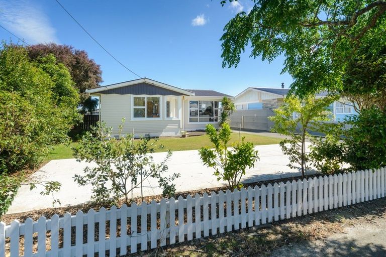 Photo of property in 26 Peters Avenue, Cloverlea, Palmerston North, 4412