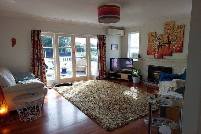 Photo of property in 57 Tiroroa Avenue, Te Atatu South, Auckland, 0610