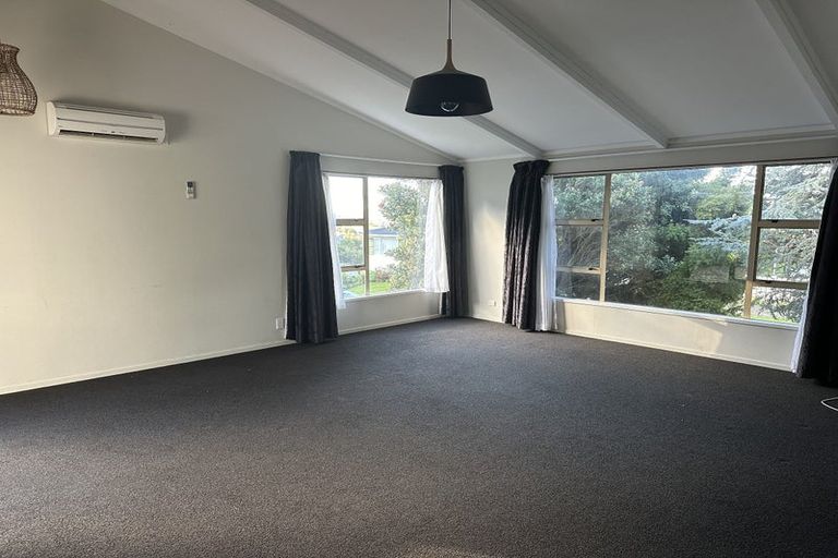 Photo of property in 48 Fyvie Avenue, Tawa, Wellington, 5028