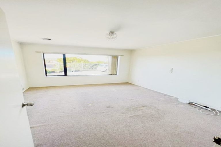 Photo of property in 19 Earnslaw Crescent, Clover Park, Auckland, 2019