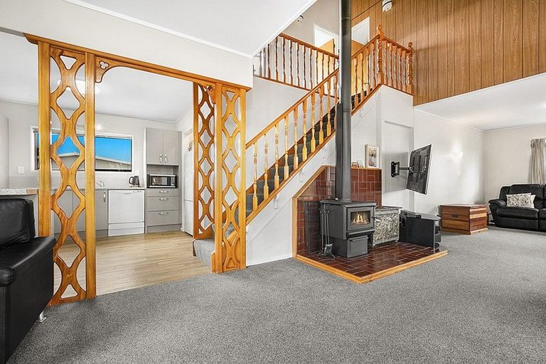 Photo of property in 14 Hadley Wood Drive, Wattle Downs, Auckland, 2103