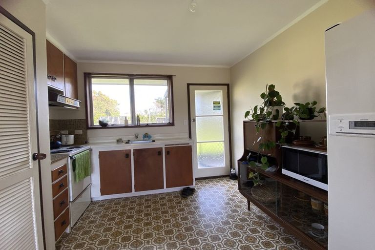 Photo of property in 2/558 Swanson Road, Ranui, Auckland, 0612