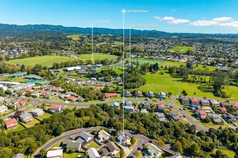 Photo of property in 19 Titch Place, Glen Eden, Auckland, 0602