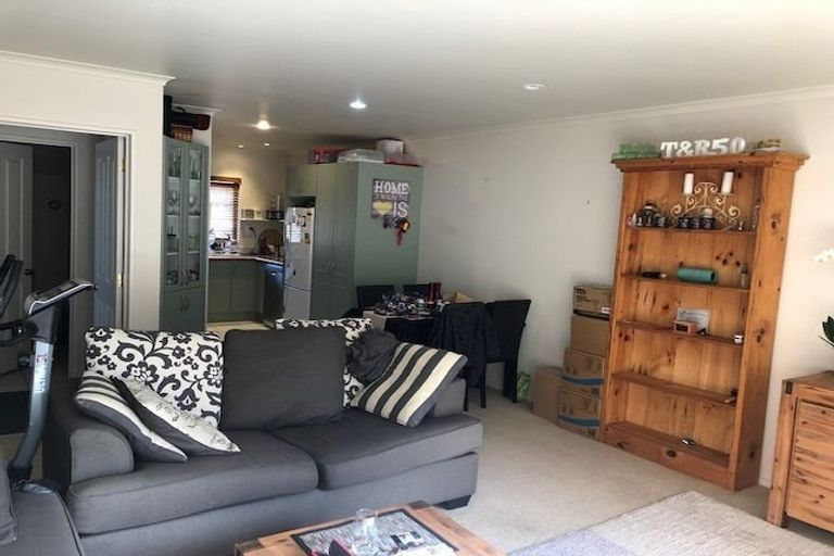 Photo of property in 3/102 Greenhithe Road, Greenhithe, Auckland, 0632