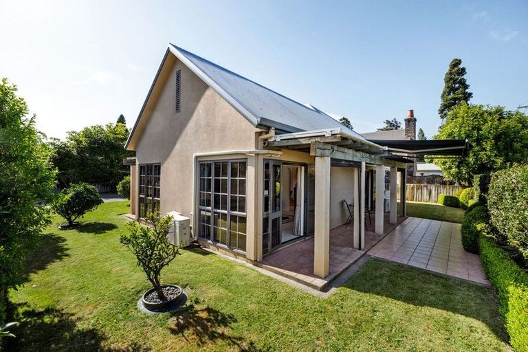 Photo of property in 37 Princes Street, Cambridge, 3434