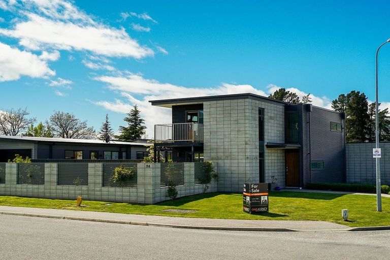 Photo of property in 24 Jollys Road, Cromwell, 9310