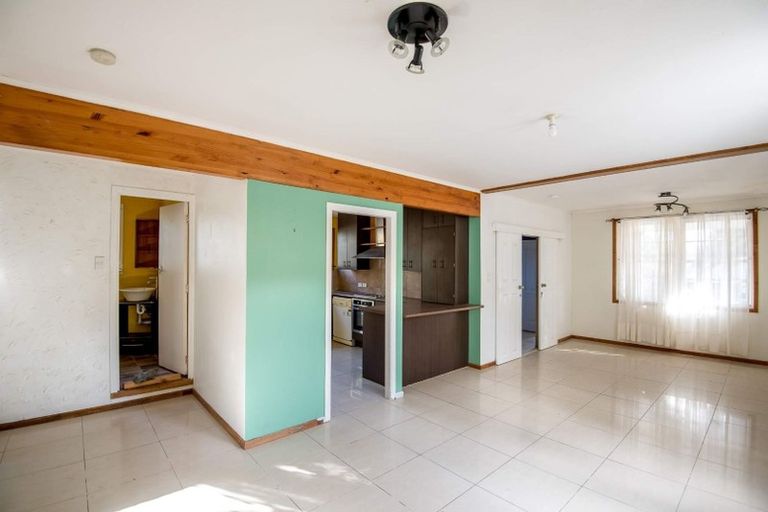 Photo of property in 15 Catalina Crescent, Forrest Hill, Auckland, 0620