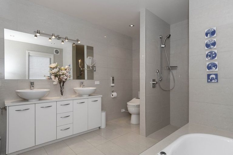 Photo of property in 2c Hinewa Road, Otumoetai, Tauranga, 3110