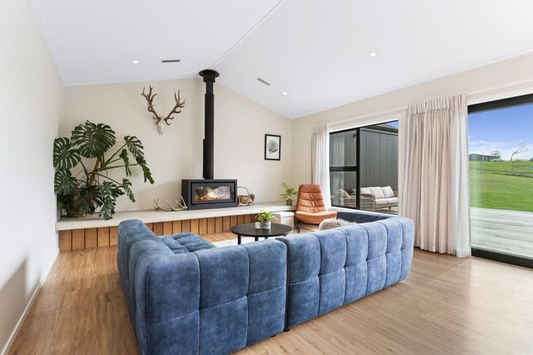 Photo of property in 8 Nga Tui Lane, Acacia Bay, Taupo, 3385