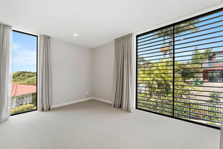 Photo of property in 21d Arahia Street, Northcote, Auckland, 0627