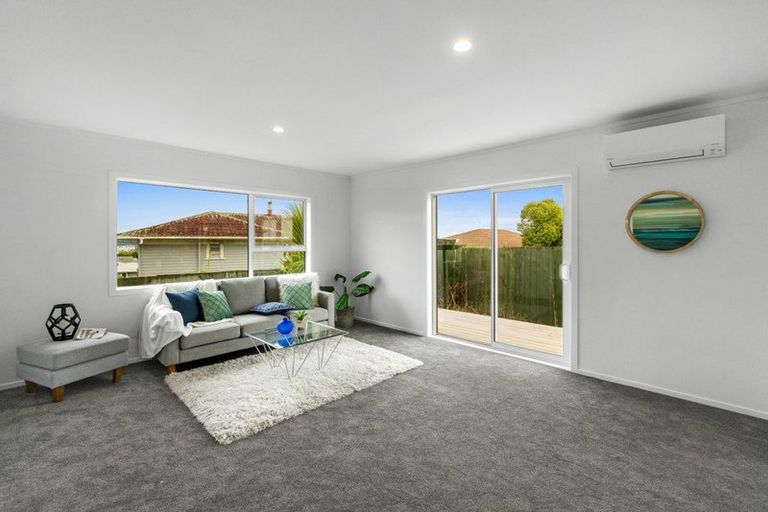 Photo of property in 10 Harding Avenue, Te Atatu South, Auckland, 0610