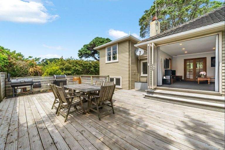 Photo of property in 19 Kitchener Terrace, Johnsonville, Wellington, 6037