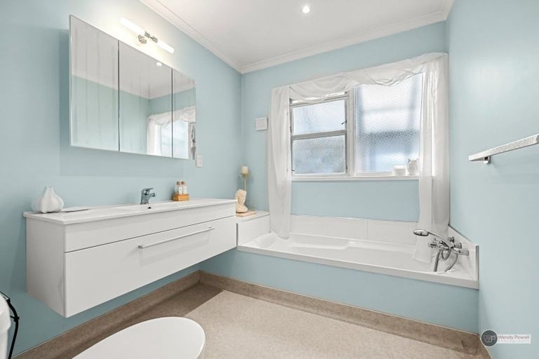 Photo of property in 37 Normandale Road, Normandale, Lower Hutt, 5010