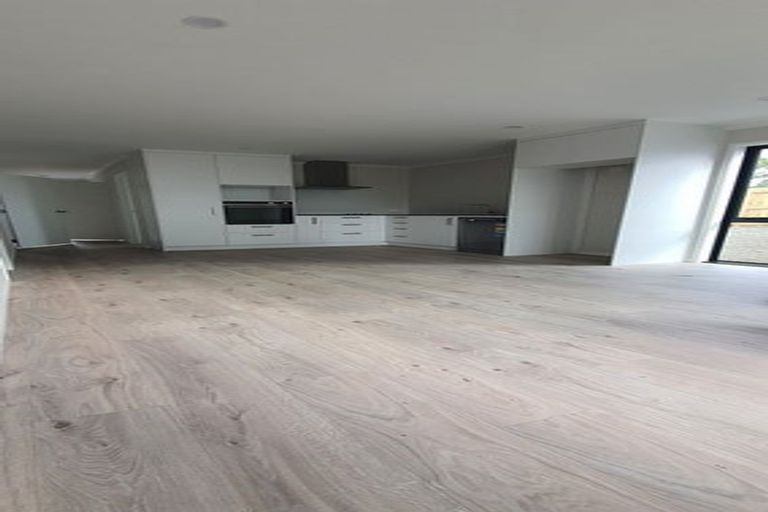 Photo of property in 33 Red Hills Road, Massey, Auckland, 0614