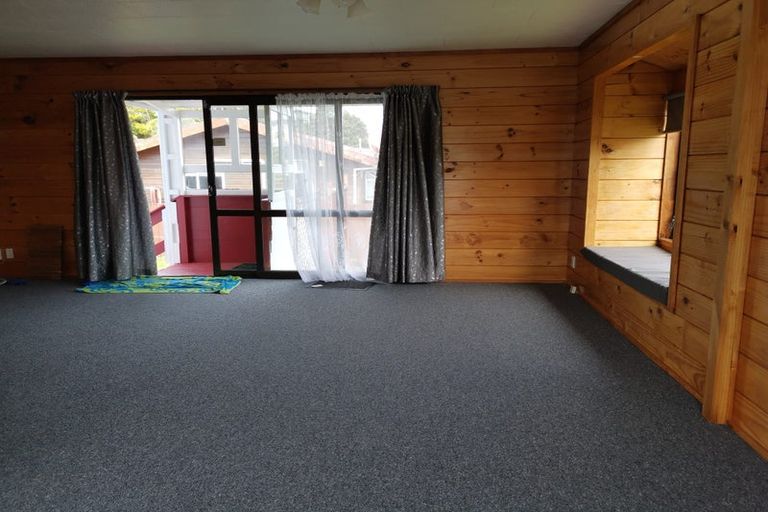 Photo of property in 305 Maungaraki Road, Maungaraki, Lower Hutt, 5010