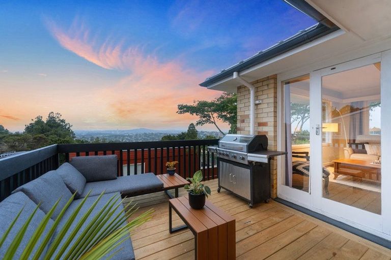 Photo of property in 1/177 Glenfield Road, Hillcrest, Auckland, 0627